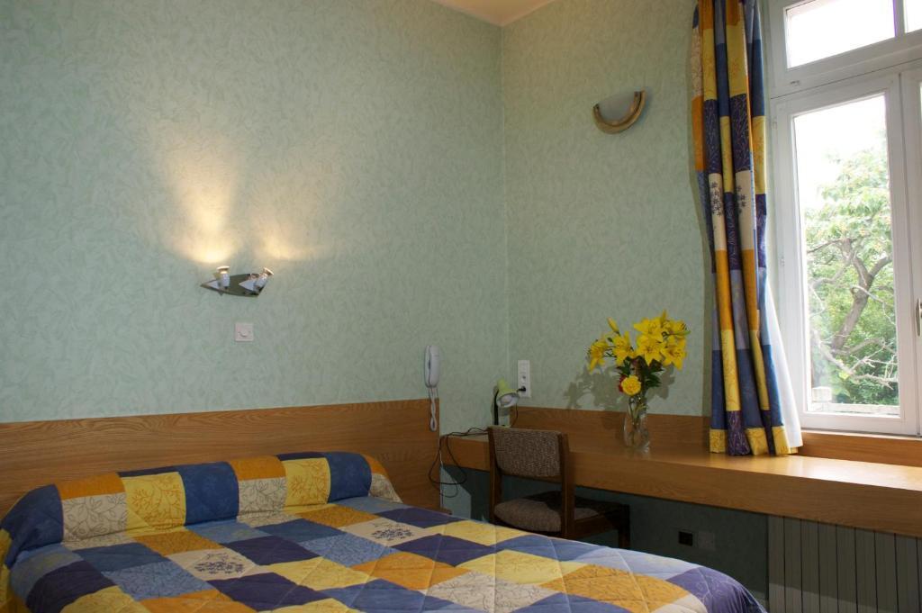Hotel Le Lyon Bron Zimmer foto