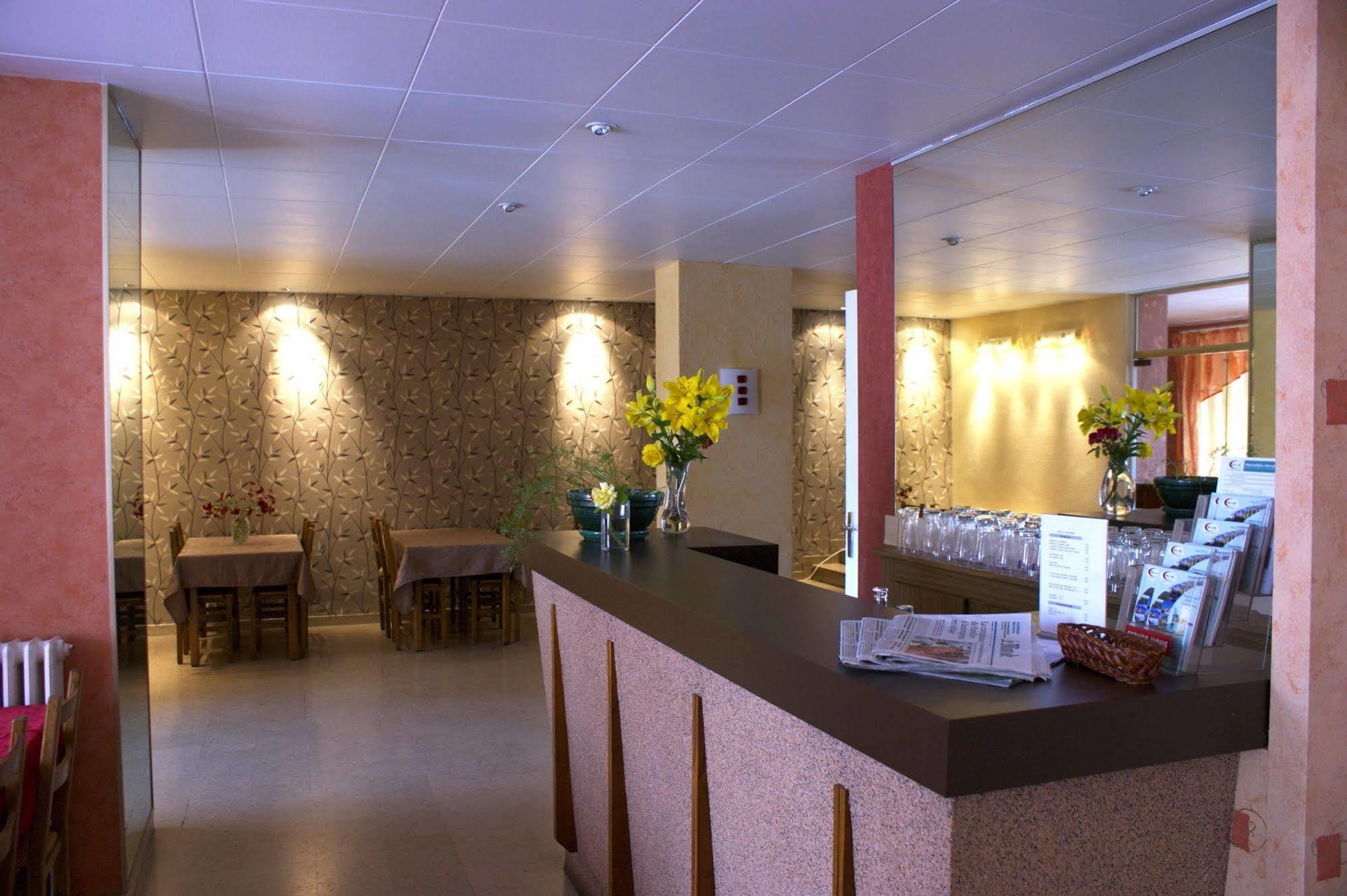 Hotel Le Lyon Bron Exterior foto